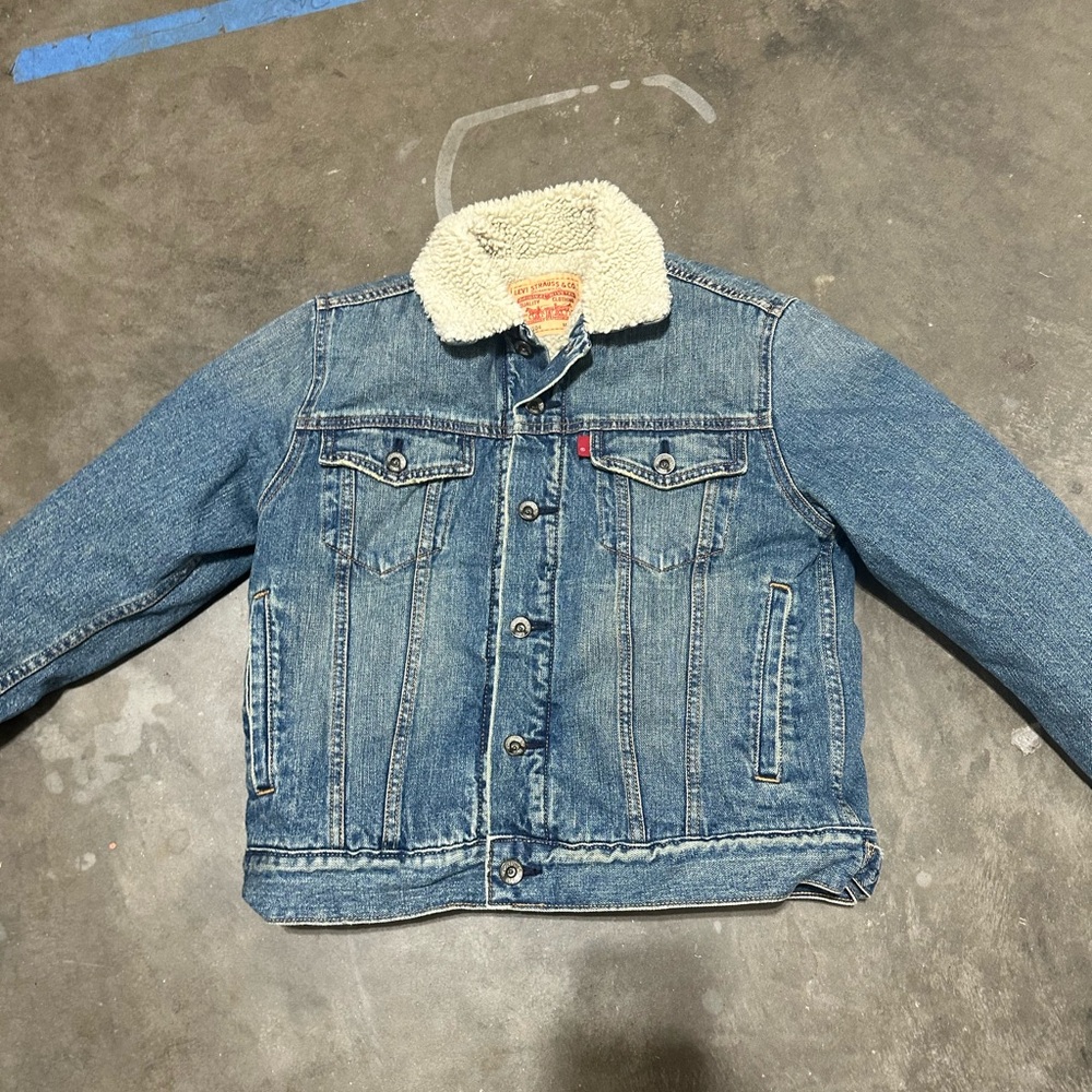 Levi’s kids denim Sherpa jacket button size medium